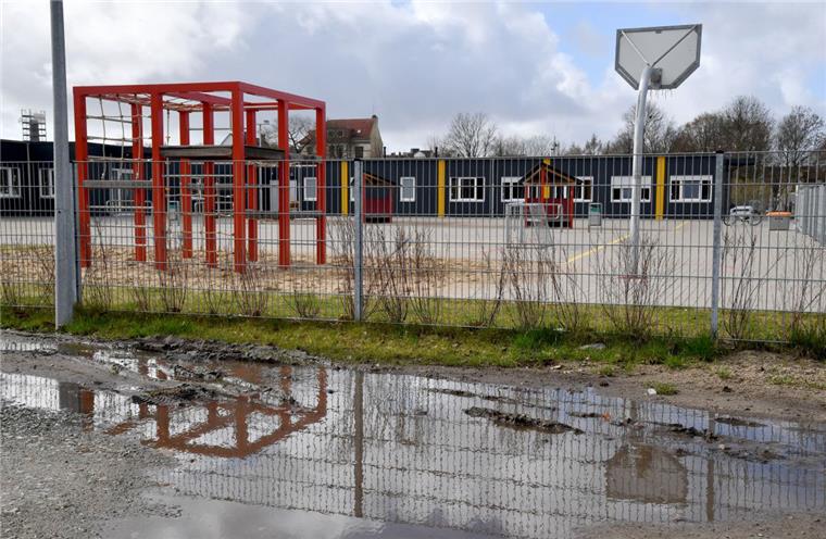 Bremerhaven: Magistrat streitet mit Senat um weitere Schulden Die Stadt braucht dringend weitere Schulgebäude. Der Magistrat will sich der Hilfe eines Privatinvestors bedienen. Nun muss er in Verhandlungen die Bedenken der Finanzsenatorin ausräumen.