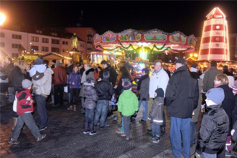 Weihnachtsmarkt in Bremerhaven: Wieder Spaß mit Rodelbahn und Grogdorf Die Stadt hofft darauf, dass der Weihnachtsmarkt von den Menschen in der Region angenommen wird. Foto NZ-Archiv
