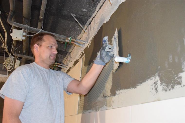 Nordenham: Bis Heiligabend ist im Störtebekerbad alles fertig Die Stadt lässt beide Duschräume auf Vordermann bringen. Alles wird neu verfliest. Zudem werden die Deckenverkleidung, die Armaturen und die Duschköpfe erneuert.