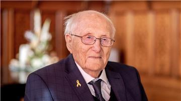 Die Stadt Leer veranstaltet für ihren Ehrenbürger, den Holocaust-Überlebenenden Albrecht Weinberg, einen Geburtstags-Empfang mit vielen Gästen. (Archivbild) 