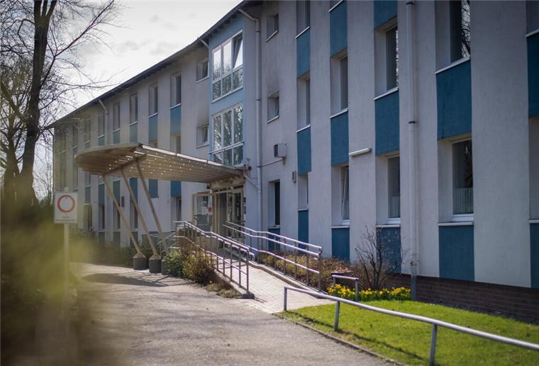 Bremerhaven will Jugendherberge kaufen und weiter Geflüchtete einquartieren Frontansicht Jugendherberge Bremerhaven
