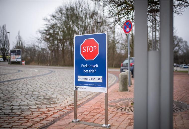 Harte Zeiten für „Schwarzparker“ an der Stadthalle - hier entkommt keiner Die Stadthalle sagt „Schwarzparkern“ den Kampf an.