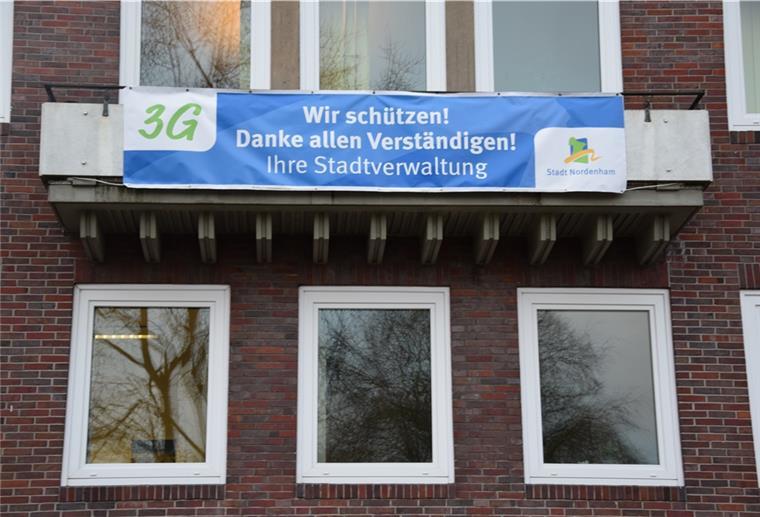 Stadt Nordenham will viele Gebäude sanieren Die Stadtverwaltung hat einen Entwurf für den städtischen Haushalt 2022 aufgestellt. Doch das ist nicht alles: Mit einem Banner am Bürgermeister-Balkon bedankt sich die Verwaltung seit Dienstag bei den Bürgerinnen und Bürgern, die die 3-G-Regelung im Rathaus und die Maskenpflicht achten und unterstützen.