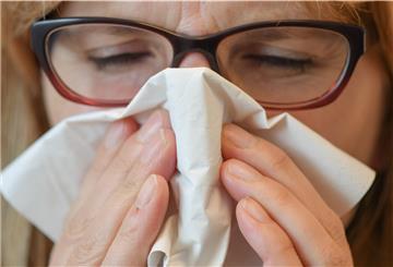 Die Ständige Impfkommission (Stiko) hat auch in diesem Jahr älteren Menschen und Angehörigen von Risikogruppen eine Influenza-Schutzimpfung empfohlen. Aktuell ist die Versorgung mit dem Vakzin allerdings knapp.