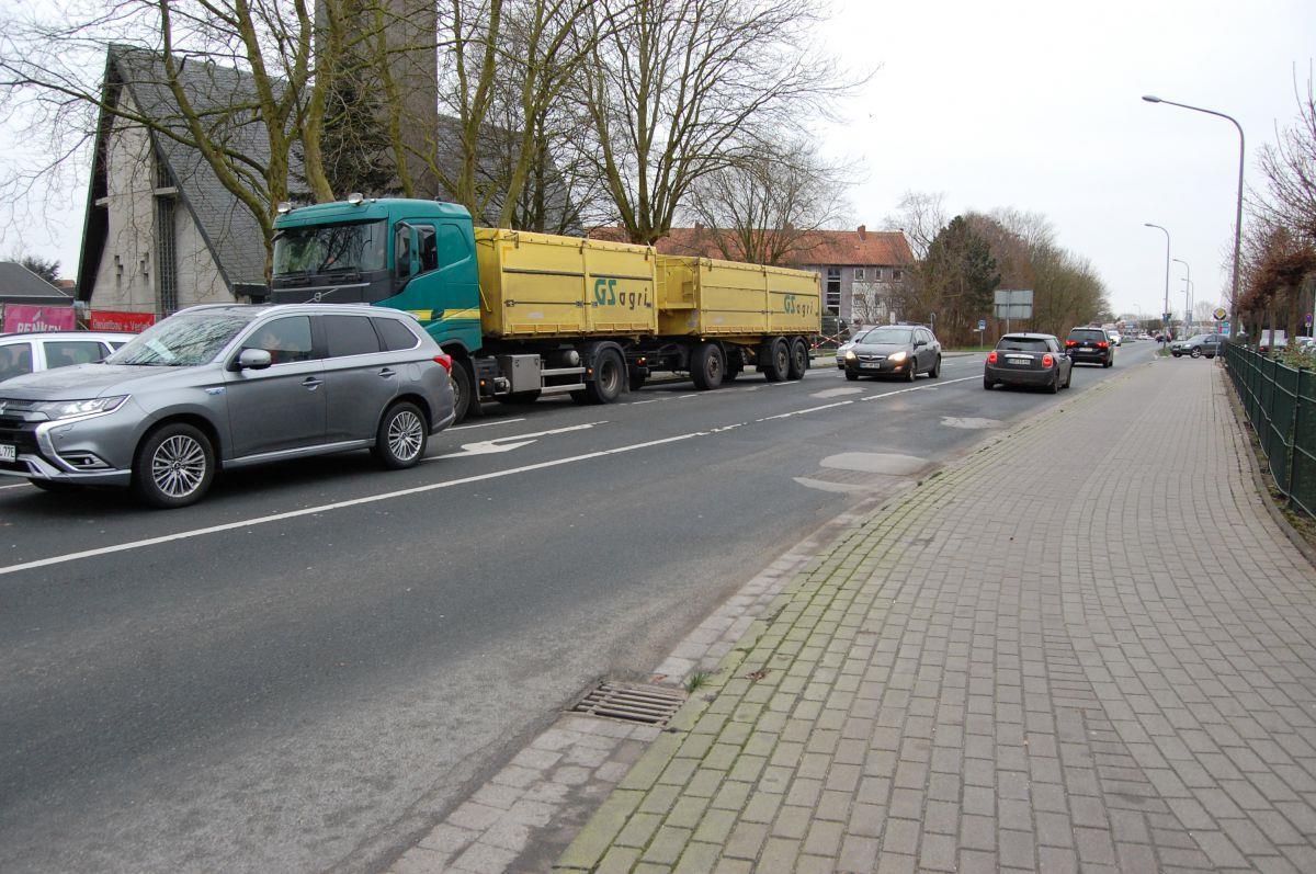 Brake: Ausbau der Weserstraße steht bevor Die stark befahrene Weserstraße ist marode. Nun wird sie saniert.