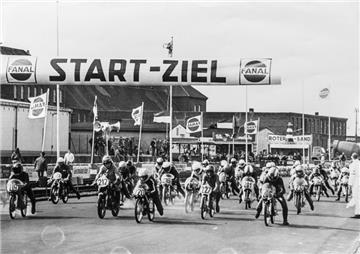 Die Start- und Zielgerade beim Fischereihafenrennen in der 70er-Jahren.