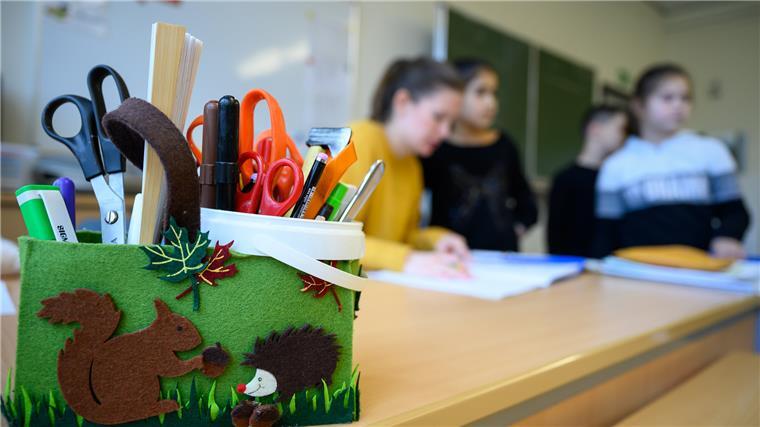 Lehrermangel in Bremerhaven: Bei uns tut es schon lange weh Blick in Schulklasse