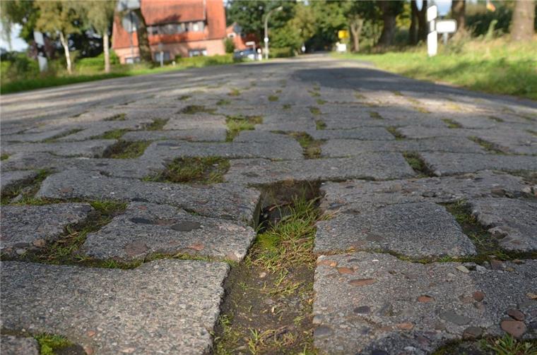 Vollsperrung bei Ostertimke: Autofahrer müssen wegen Bauarbeiten Umwege einplanen Die Straße zwischen Ostertimke und Hemel hat schon bessere Tage gesehen. Deshalb ist ihre sanierung geplant. Ab Montag wird sie gesperrt.