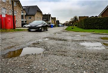 Die Straßen an der Kreuzung Langmirjen und Schierholzweg sind in schlechtem Zustand.