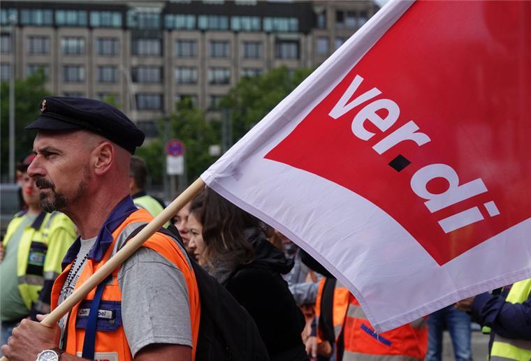 Runde acht: Verdi und Hafenbetriebe setzen Tarifgespräche fort Die Streiks in den Seehäfen sind erstmal vorbei. Eine Einigung ist aber noch nicht getroffen.