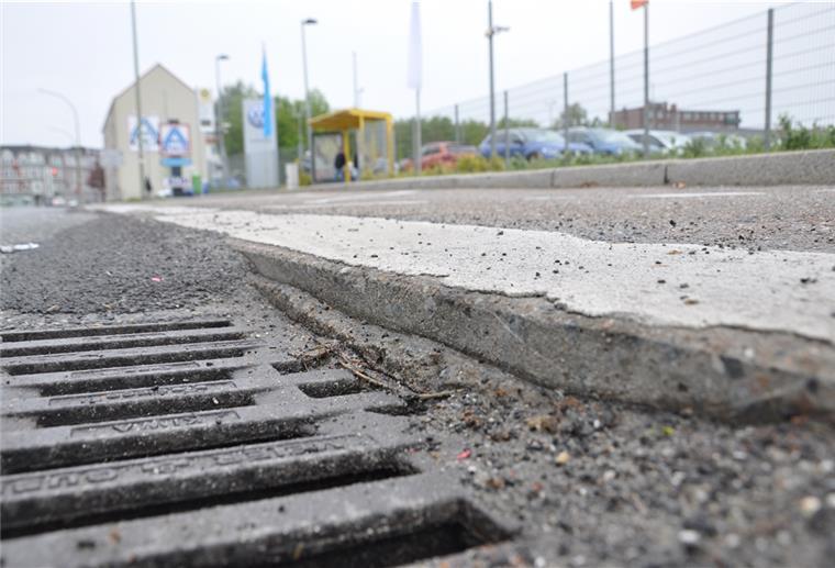 Die Stresemannstraße befindet sich teilweise in einem maroden Zustand. Der Bauausschuss stand vor der Alternative: Sanierung oder Tempo 30. Die Debatte darüber hatte Brisanz.