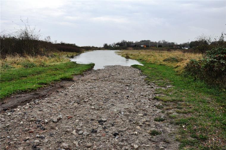 Bauhof zieht Bilanz: Sturm hat Strandweg in Nordenham zerstört Die Sturmflut hat die Deckschicht des Wegs am Nordenhamer Strand weggerissen