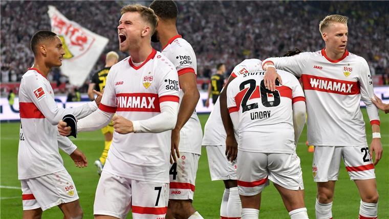 Dortmunder „Nicht-Leistung“: BVB geht in Stuttgart unter Die Stuttgarter feierten ihren Kantersieg.
