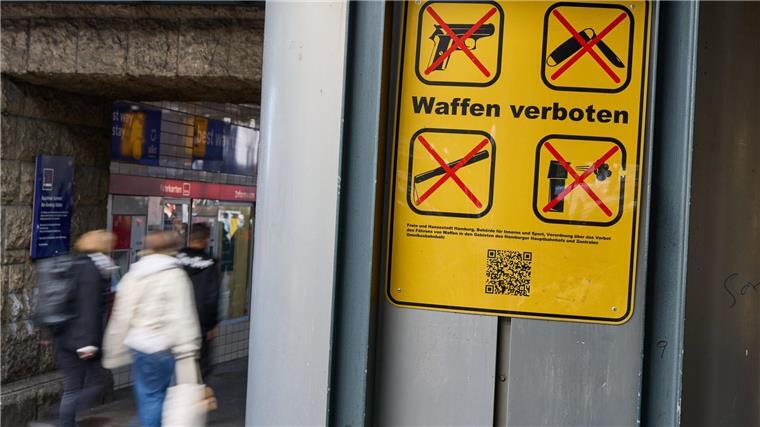 Innenministerium: Tatverdächtige gebürtig aus Niedersachsen Die Tatverdächtige der Messerattacke am Hauptbahnhof Hamburg soll gebürtig aus Niedersachsen stammen.