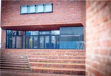 Die Teilnahme an der Klimaakademie ist kostenlos und in Präsenz möglich, die Vorträge können nach Angaben der Hochschule aber auch als Livestream verfolgt werden.