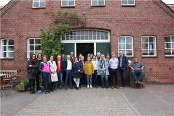 Die Teilnahmer der Reframe-Konferenz in der Wesermarsch machten unter anderem auf dem Hof Butendiek Halt.