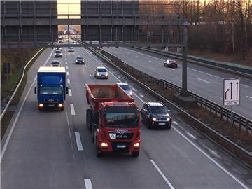 Engpass: Die Teilsperrung der A27 in Bremen Nord wird die Hafenwirtschaft in Bremerhaven und Cuxhaven belasten, befürchtet Hafenstaatsrat Jörg Schulz.