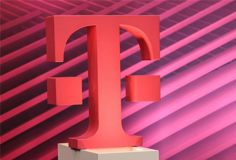 Der Kampf um die Kunden: Telekom hat im Dreikampf die Nase vorn Die Telekom konnte die Zahl der Mobilfunk-Vertragskunden in Deutschland im Jahresendquartal um 360.000 erhöhen.