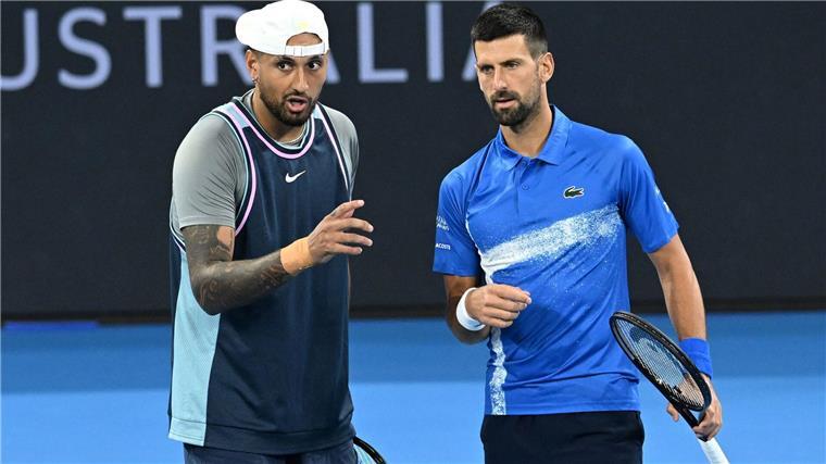 „Ekelhaft für unseren Sport“: Tennis und das Dopingproblem Die Tennisstars Novak Djokovic (r) und Nick Kyrgios kritisieren den Umgang mit prominenten Dopingfällen