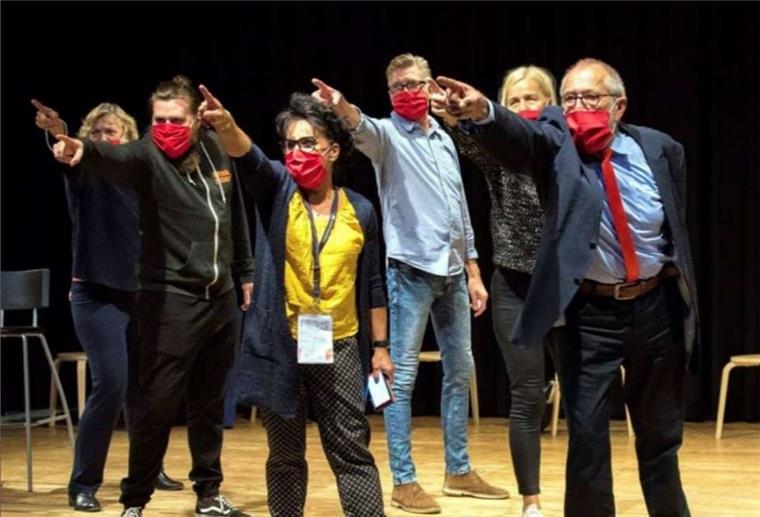 Rotenburg: Theater auf Abstand und mit Maske Die Theatergruppe Rollentausch achtet bei ihren Aufführungen auf coronagerechtes Spiel mit Abstand und Maske.