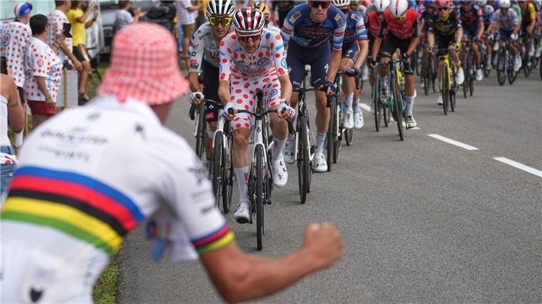 Die Tour de France war am Nationalfeiertag im Zentralmassiv unterwegs.