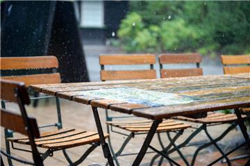 Die Tourismusbeiträge für Gastronomen werden in Wurster Nordseeküste nach Sitzplätzen berechnet, auch wenn die bei schlechtem Wetter frei bleiben. In der Kurzone I mit Dorum und Wremen sollen sie um rund 85 Prozent steigen; in allen anderen Orten um knapp 55 Prozent.