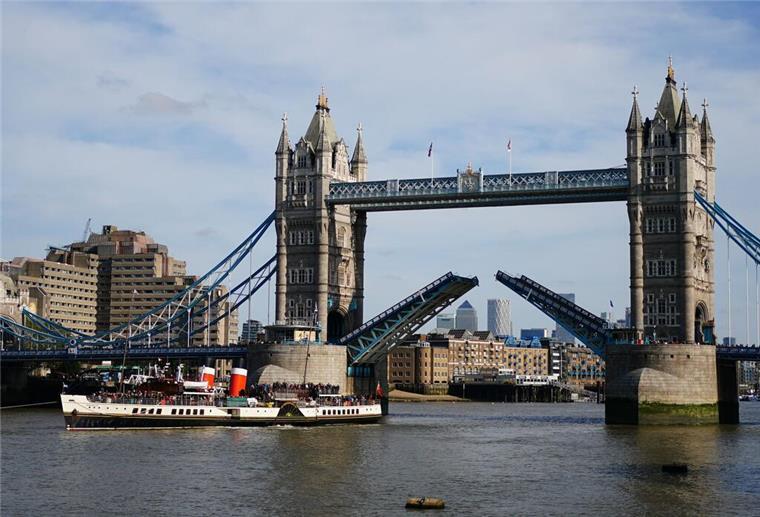 Die Tower Bridge in London wird manchmal fälschlich als London Bridge bezeichnet. Auch Sängerin Fergie trug mit ihrem Musikvideo zum Missverständnis bei.