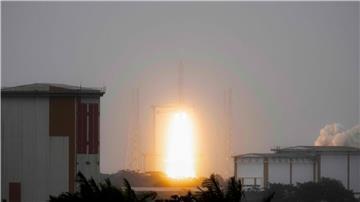 Die Trägerrakete Ariane 6 ist erstmals für einen kommerziellen Flug erfolgreich ins All gestartet. An Bord hat sie einen Satelliten der französischen Luftwaffe. 