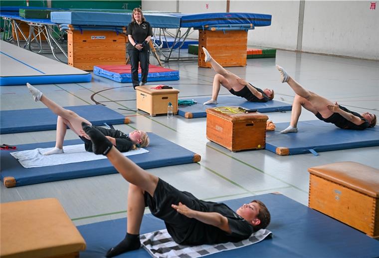 Trampoliner sind wieder auf dem Sprung Die Trampoliner des Leistungszentrums Bremerhaven sind wieder zurück in der Turnhalle der Edith-Stein-Schule.