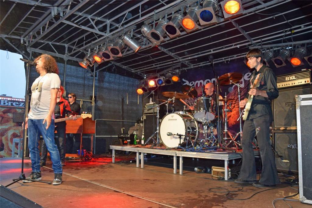 Die Tribute-Band Demons Eye beim Musiksommer im  Schaufenster Fischereihafen. Fo...