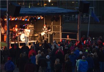 Die Tribute-Band Demons Eye beim Musiksommer im  Schaufenster Fischereihafen. Fo...
