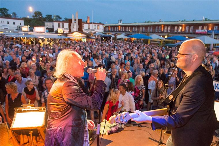 Alles auf einen Blick: Musiksommer startet am Donnerstag in Bremerhaven Die Tribute-Band Journeymen kommt wieder nach Bremerhaven. Am 8. Juni tritt sie beim Musiksommer auf. Beim letzten Musiksommerabend im September 2014 begeisterte sie das Publikum im Schaufenster mit Hits von Eric Clapton.