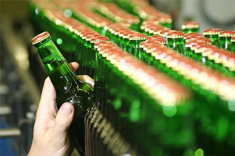 Die Tschechen sind die Weltmeister im Biertrinken. 