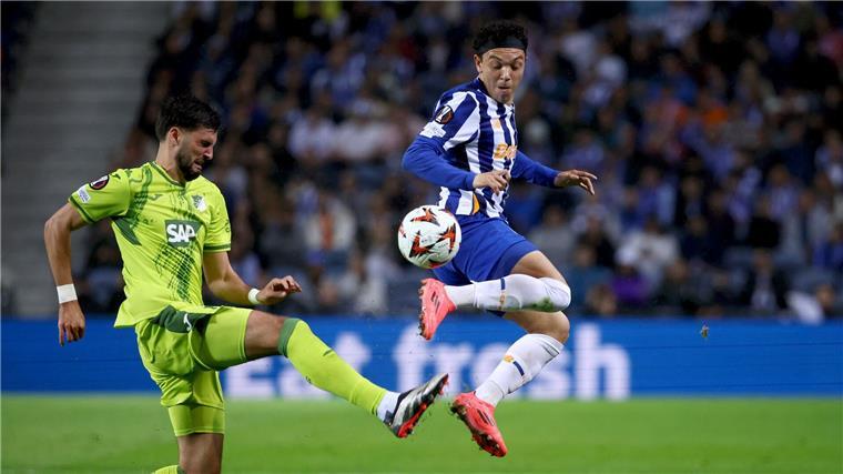 Erste europäische Pleite: Hoffenheim verliert 0:2 in Porto Die TSG 1899 Hoffenheim um Florian Grillitsch (l) war beim FC Porto gefragt.