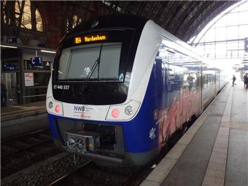 Die Türen der Bahn in Richtung Nordenham seien bereits gesperrt gewesen, als der 86-Jährige an die Bahn am Bremer Hauptbahnhof heranfuhr und später mitgeschleift wurde.