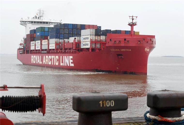 Warum dieser rote Riese der Royal Arctic Line bald häufiger in Bremerhaven zu sehen ist Die „Tukuma Arctica“ kommt jetzt regelmäßig nach Bremerhaven - mit besonderer Ladung aus Grönland.