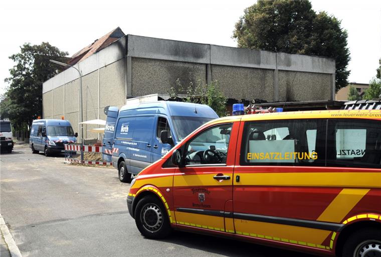 Fichteschule: Brandursache noch immer offen Die Turnhalle der Fichteschule nach dem Feuer in der Osterstader Straße.