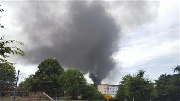 Die Turnhalle der Fichteschule steht in Flammen.
