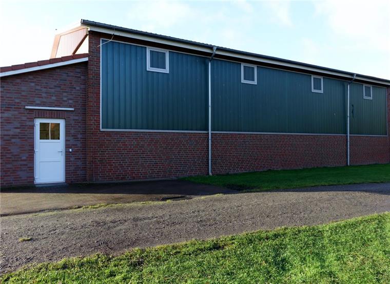 Decke der Turnhalle Frelsdorf wird geflickt Die Turnhalle in Frelsdorf wurde im Jahr 1983 zum 75-jährigen Jubiläum fertiggestellt.