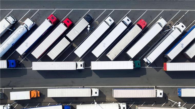 Autoclub: Deutlich zu wenig Lkw-Parkplätze in Niedersachsen Die Überbelastung der Parkflächen in Niedersachsen entsprach bei der Untersuchung dem Bundesschnitt.