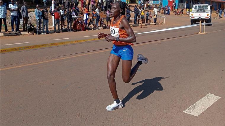 Ugandische Olympia-Teilnehmerin nach Brandangriff gestorben Die ugandische Marathonläuferin Rebecca Cheptegei ist nach einem Brandangriff gestorben.