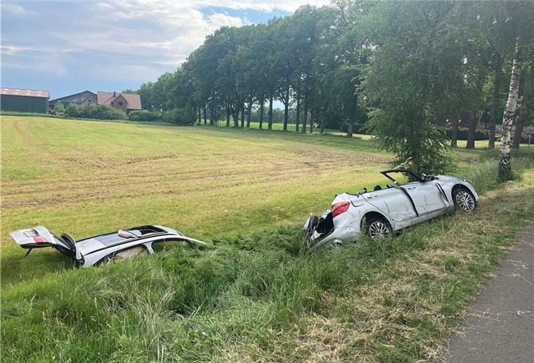 Die Unfallstelle mit dem völlig zerstörten Wagen.