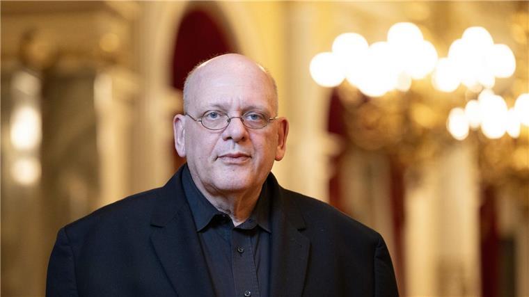 Komponist Detlev Glanert outet sich als Leseratte Die Uraufführung von Detlev Glanerts neuer Oper „Die Jüdin von Toledo“ fand am 10. Februar statt.