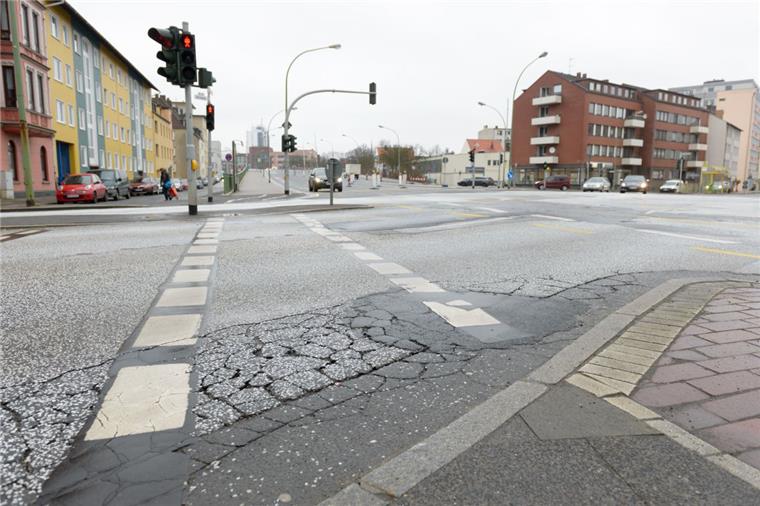 Bremerhaven: Sanierung für Kreuzung an der Kennedybrücke verschoben Die ursprünglich für April/Mai geplanten Arbeiten am Kreuzungsbereich Borriesstraße/Columbusstraße in Bremerhaven werden auf einen späteren Zeitpunkt verschoben.