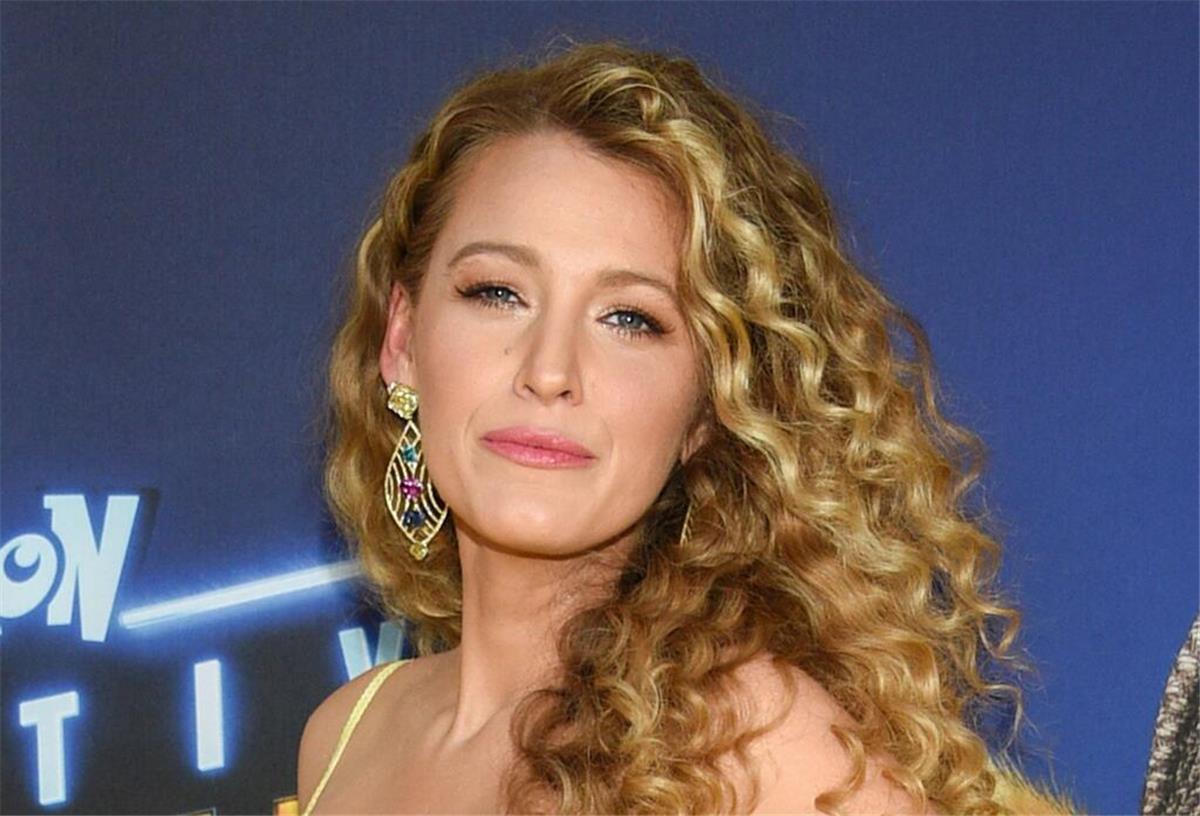 Blake Lively entschuldigt sich für „Photoshop-Fail“-Scherz Die US-amerikanische Schauspielerin Blake Lively hatte sich in einem Instagram-Post über den „Photoshop-Fail“ von Prinzessin Kate lustig gemacht.