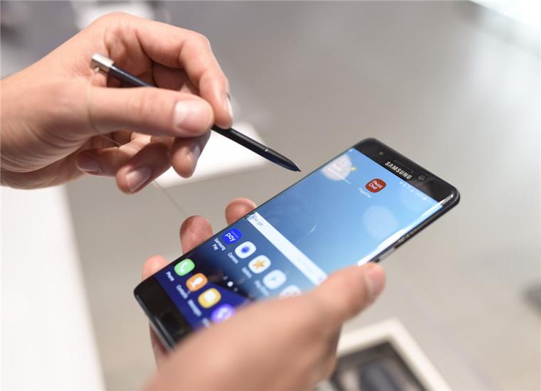 US-Behörde warnt vor Nutzung von Samsungs Note 7 Die US-Verbraucherschutzbehörde CPSC plant eine offizielle Rückrufaktion für das Samsung Galaxy Note 7, da das Gerät beim Aufladen überhitzen kann.