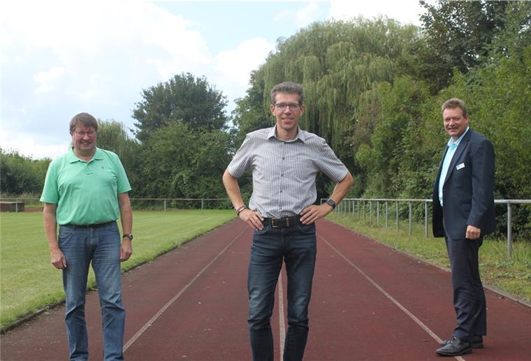 AOK-Nordsee-Firmenlauf-Challenge auch 2021 Die Verantwortlichen Rolf Bultmann, Vorsitzender des Blexer Turnerbund, Jörg Brunkhorst, Organisator, und Bernd Wessels vom Sponsor AOK sind zufrieden mit der ersten AOK-Nordsee-Firmenlauf-Challange.