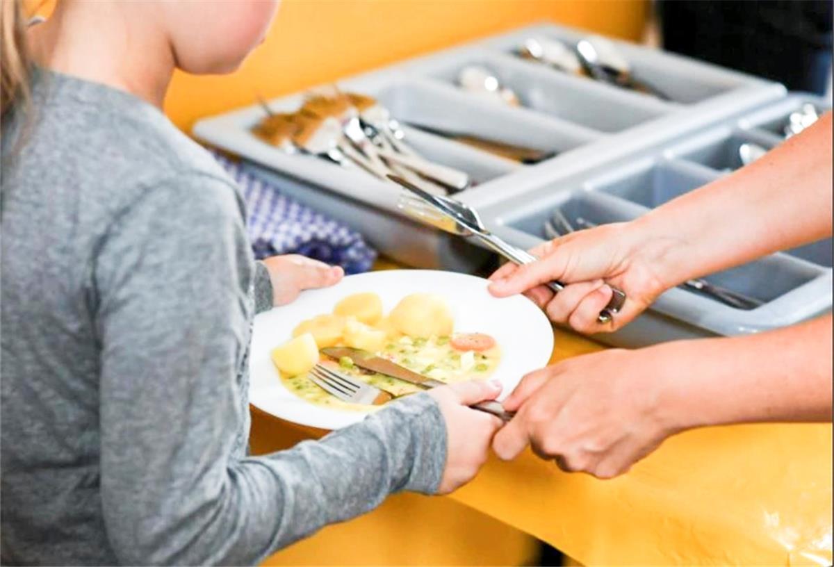 Essen in Kitas und Schulen in Bemerhaven wird nicht teurer Die Verpflegung in den Kindergärten, Horten und Schulmensen soll erst einmal nicht teurer werden - trotz steigender Preise für Lebensmittel und Energie.