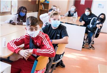 Die Verschärfung des Bußgeld-Katalogs betrifft auch die Schulen. Wer trotz Verbot die Schule öffnet, soll zahlen.