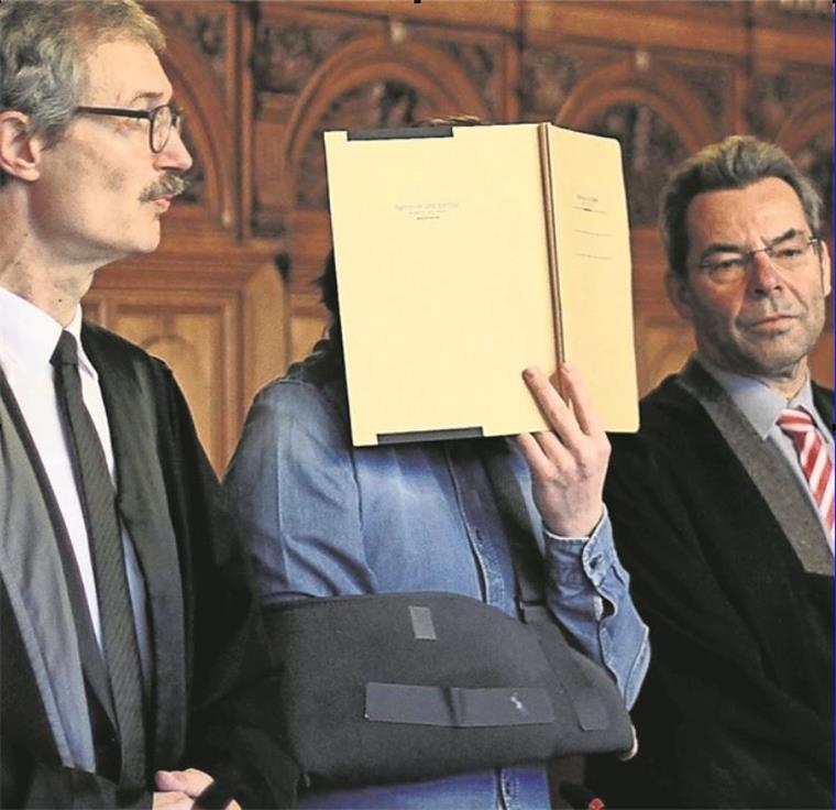 Todes-Raser von Bremen: Verteidiger will Revision einlegen - Bewährung gefordert Die Verteidigung des sogenannten "Todes-Rasers von Bremen" will gegen das Urteil in Revision gehen.